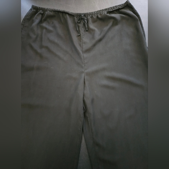 NWT - Josephine Chaus Sport Black Mid-Weight Silk Gaucho Pants - Size XL - Picture 4 of 6